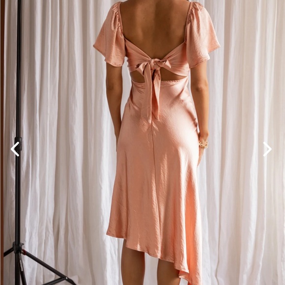 GRAYSON TIED BACK ASYMMETRICAL MIDI DRESS PEACH - Picture 3 of 6